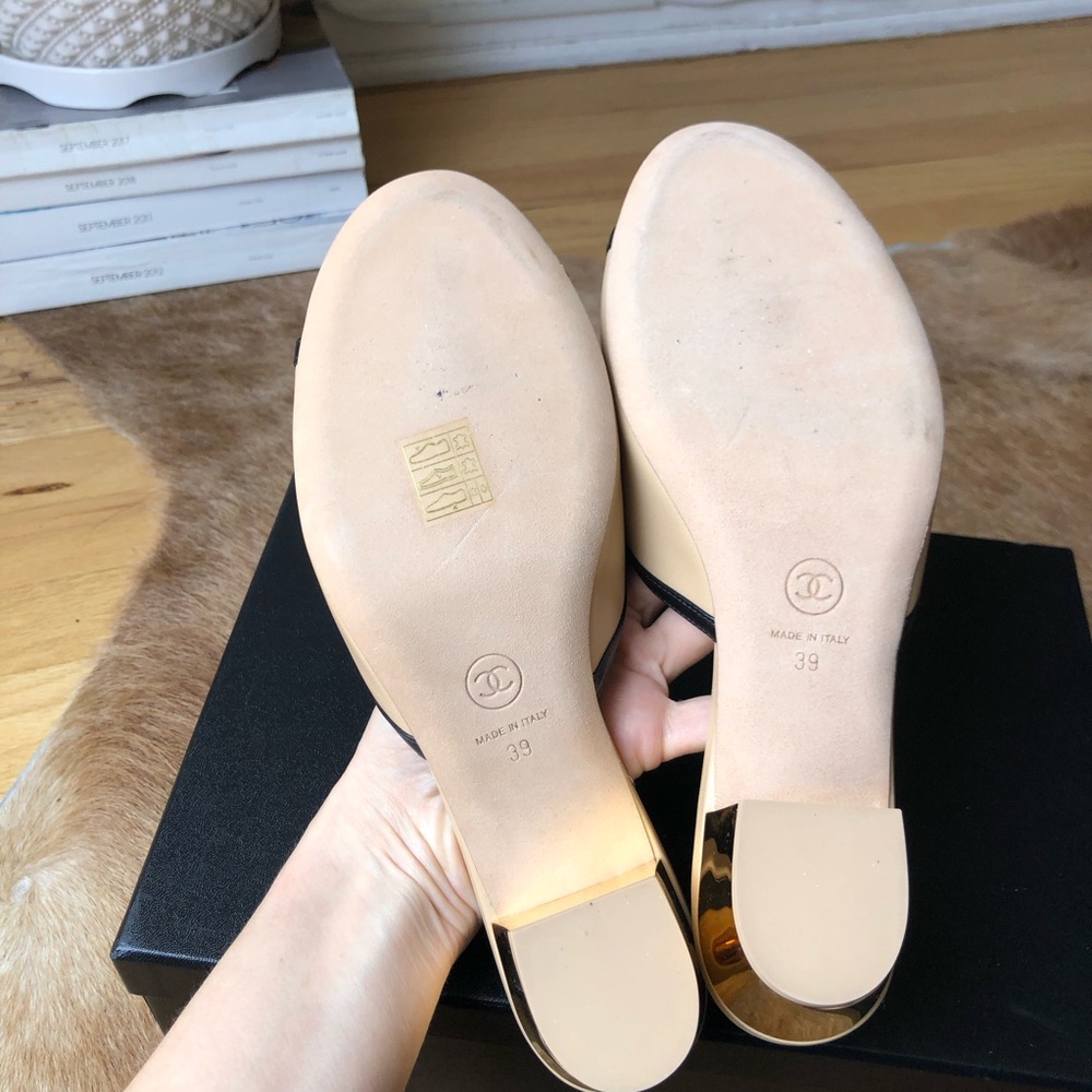 Chanel Beige and Black Bow Slide Sandals NIB G45691 size 39 $1350 - Picture 7 of 10
